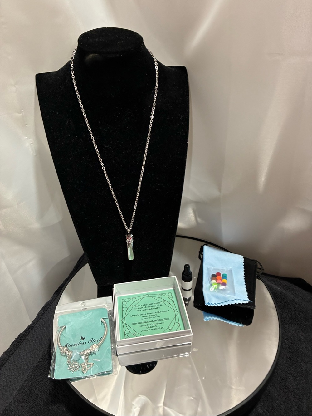 Calming Silver Aromatherapy Pendant Necklace with Colored Felt Refill Set NWT - Picture 4 of 4